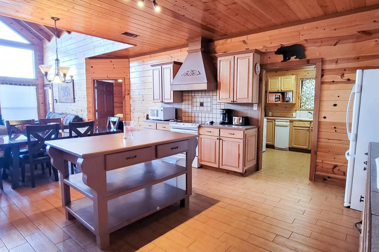 Treetop Tranquilty Sevierville Exterior photo